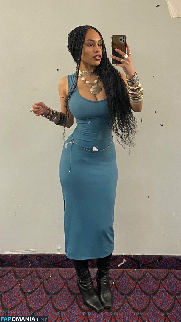 Aaliyeezy / theallierae Nu OnlyFans  Photo fuitée #133