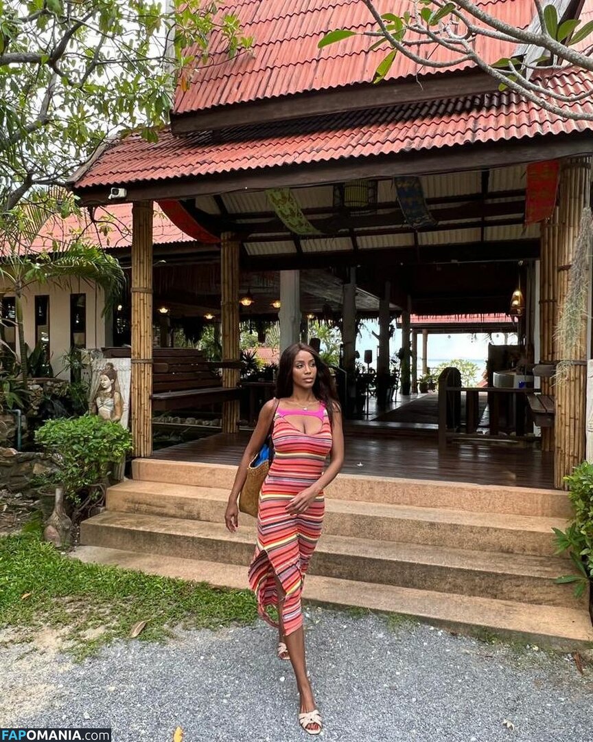 Ainett Stephens / ainettstephens / ainettstephensreal Nu OnlyFans  Photo fuitée #51