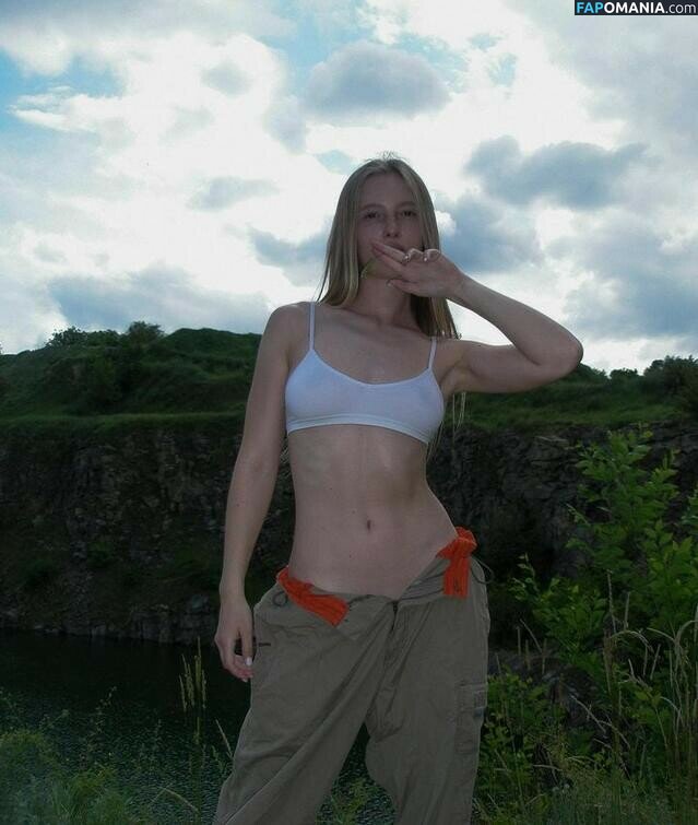 Alena Barhalenko / iam.alenyshka Nu OnlyFans  Photo fuitée #10