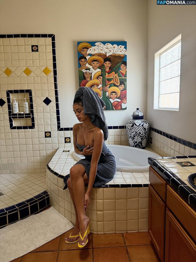 Alexis Carrington / Lexcarringtonn / carringtondurham / sexilexisexi Nu OnlyFans  Photo fuitée #27