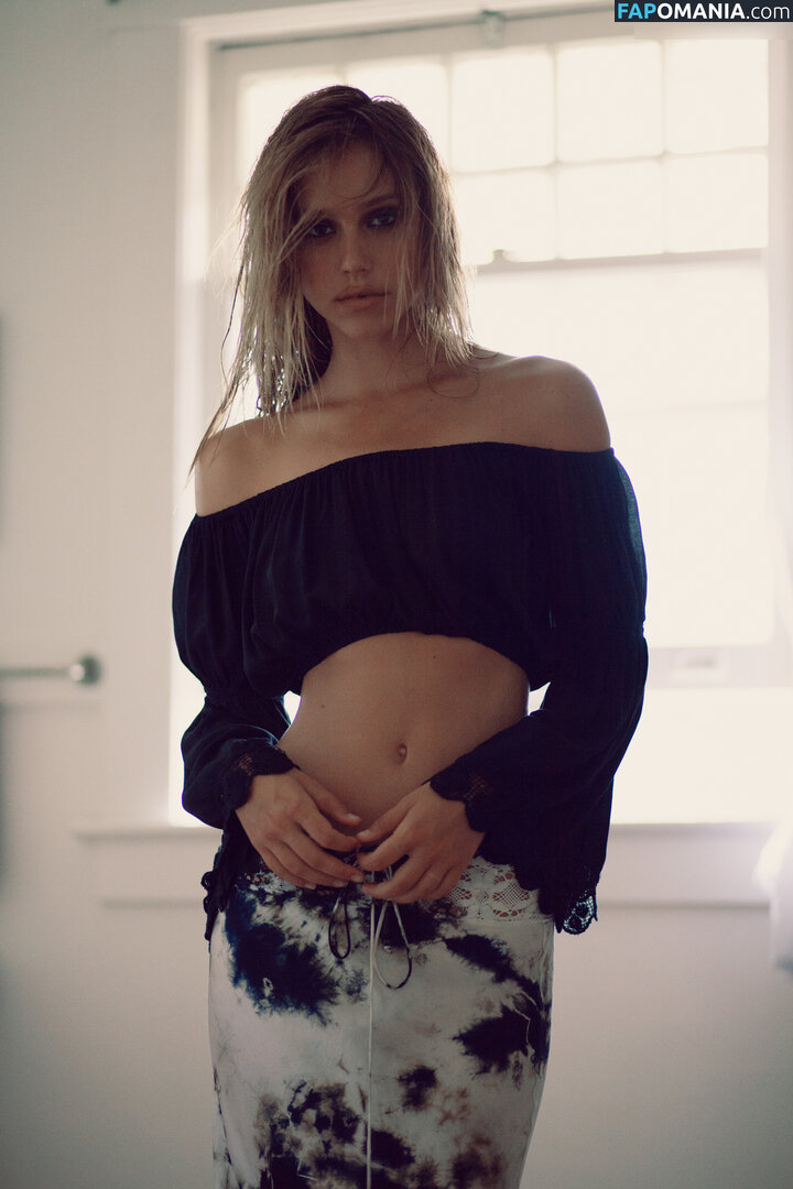 Alexis Ren / alexisren / alexisreng / alexxissren Nu OnlyFans  Photo fuitée #929