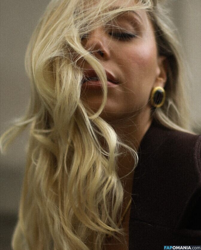 Alexis Ren / alexisren / alexisreng / alexxissren Nu OnlyFans  Photo fuitée #1024