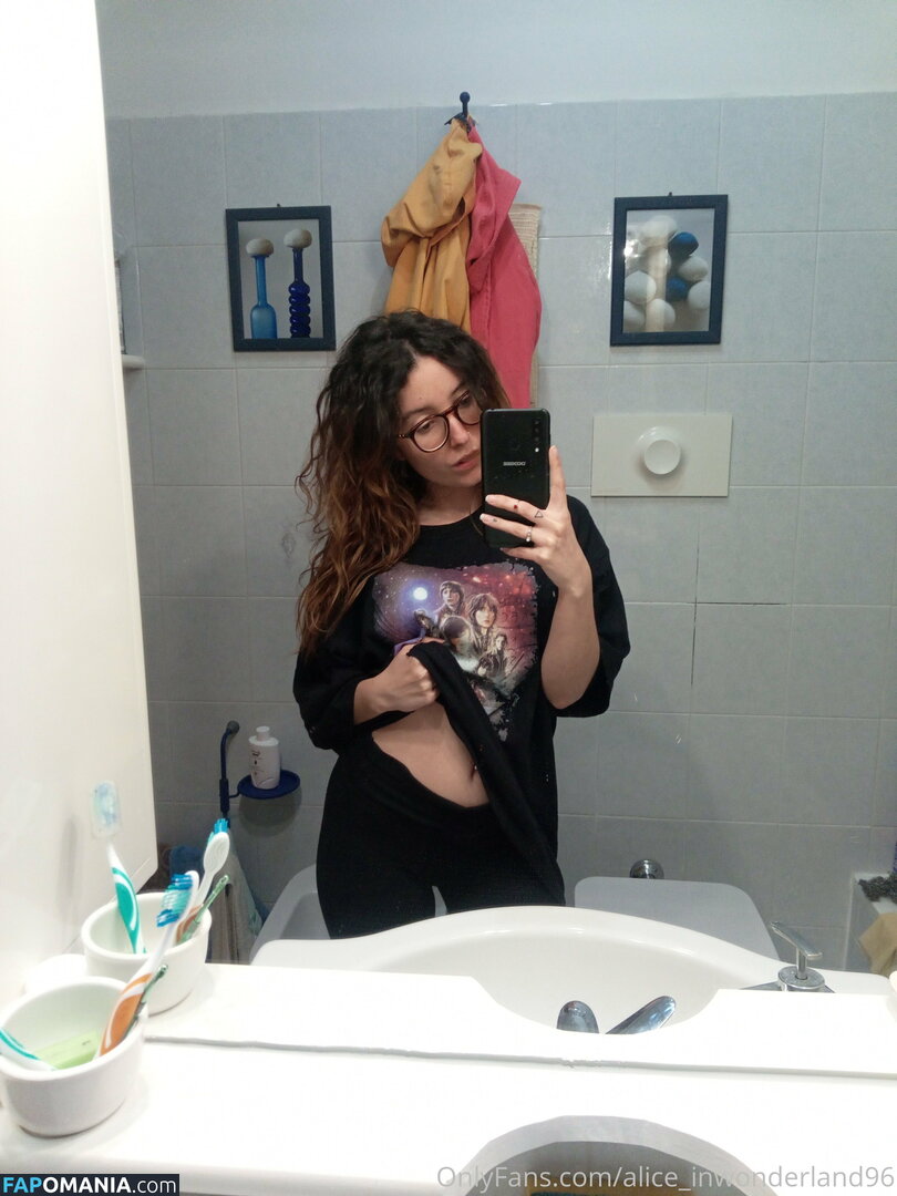 alice_inwonderland96 / aliceinwonderland_96 Nu OnlyFans  Photo fuitée #29