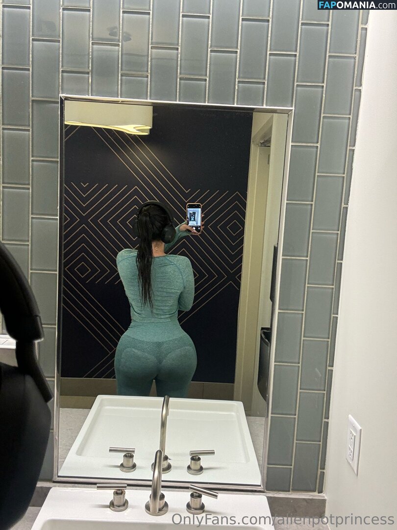 AlienPotPrincess / _alienpotprincess_ Nu OnlyFans  Photo fuitée #4