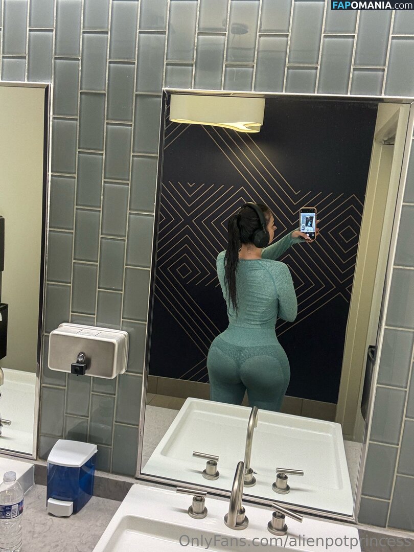 AlienPotPrincess / _alienpotprincess_ Nu OnlyFans  Photo fuitée #5