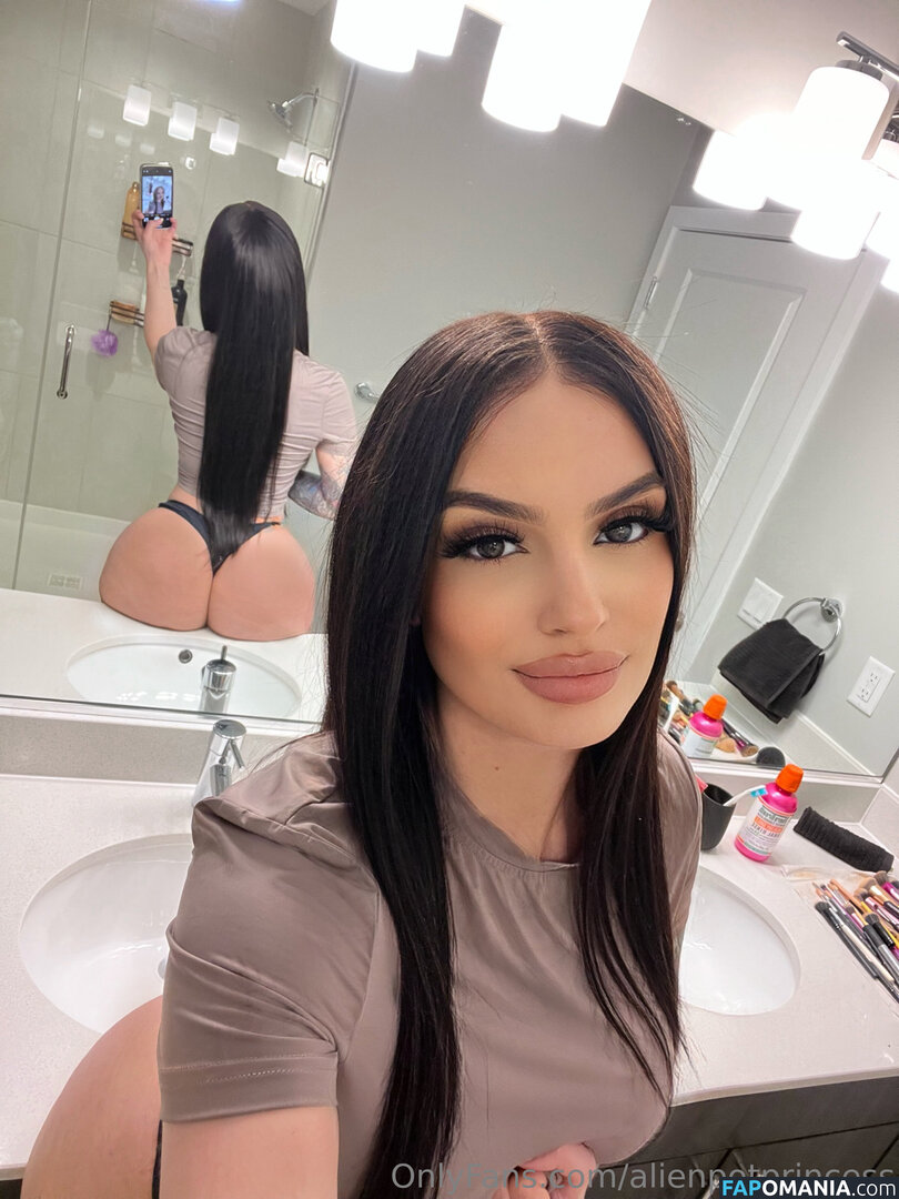 AlienPotPrincess / _alienpotprincess_ Nu OnlyFans  Photo fuitée #8