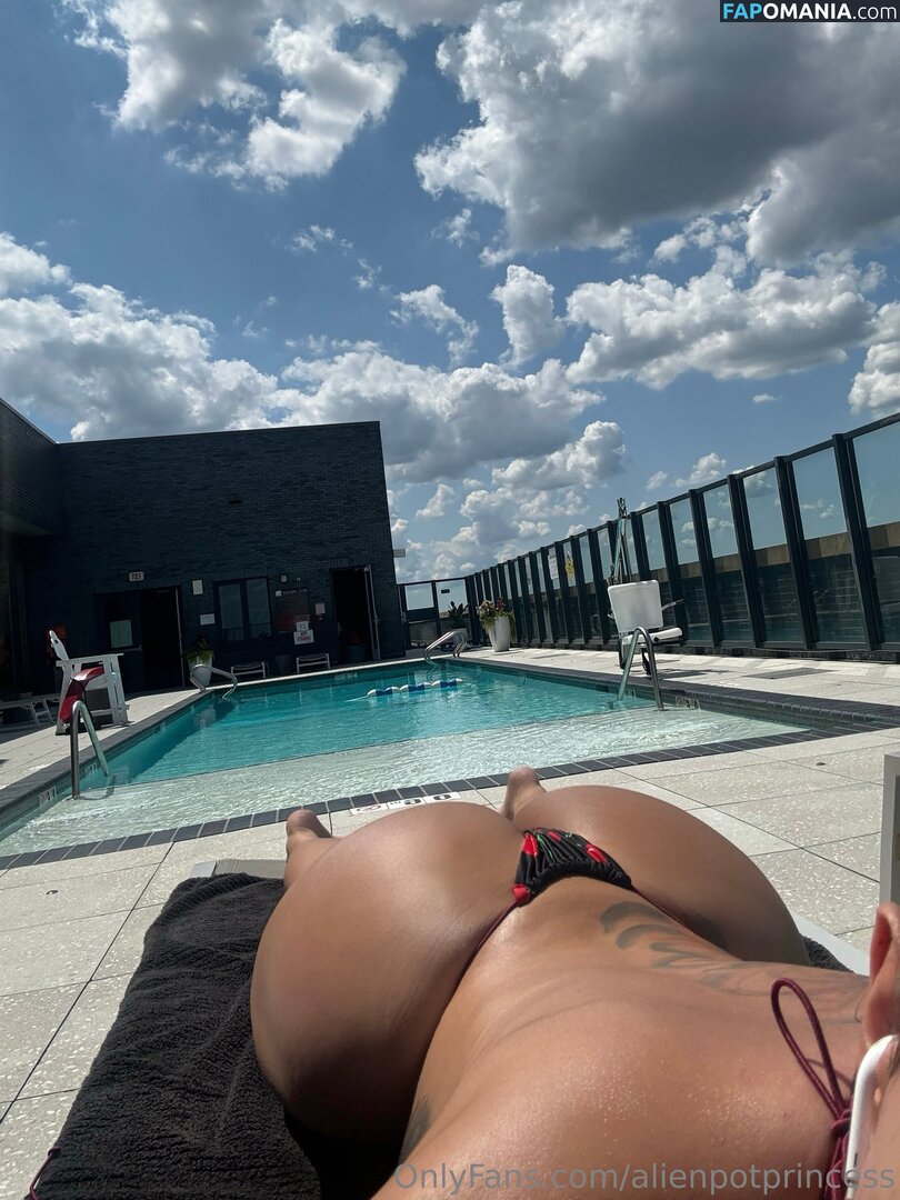 AlienPotPrincess / _alienpotprincess_ Nu OnlyFans  Photo fuitée #9