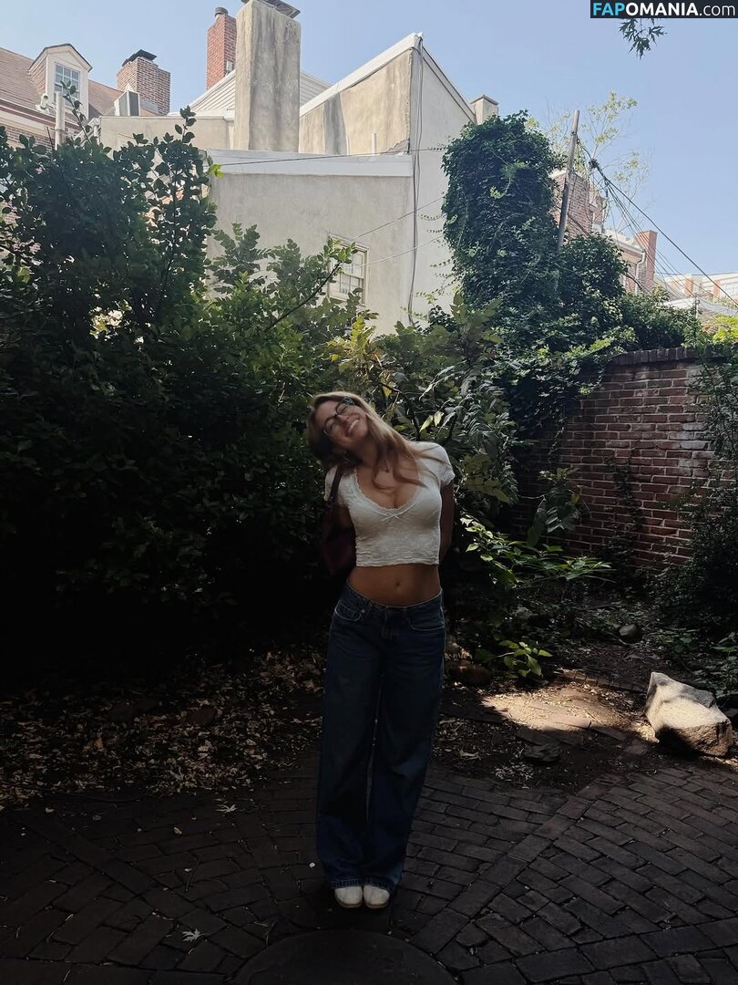 Alilmoody / alilmoodyy / alisongiler_ Nu OnlyFans  Photo fuitée #8