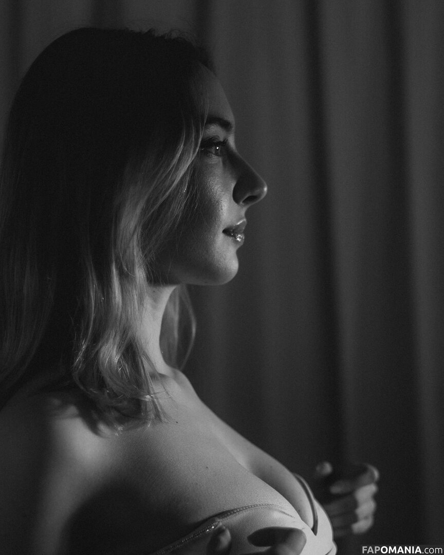 Alissa Strekozova / alissaofficial_ Nu OnlyFans  Photo fuitée #5