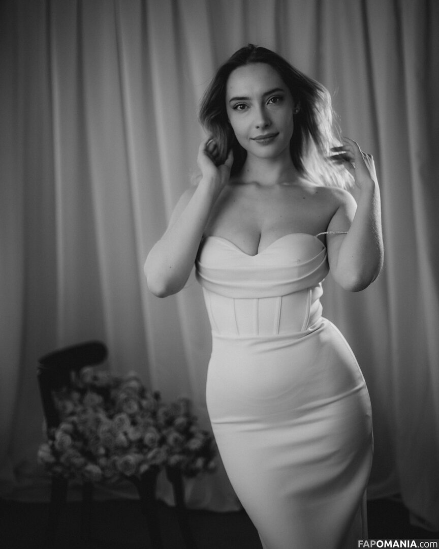 Alissa Strekozova / alissaofficial_ Nu OnlyFans  Photo fuitée #6