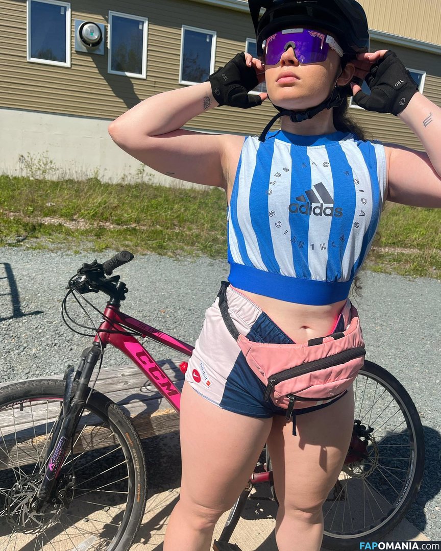 Alyssa Cleversey / lyss.fits Nu OnlyFans  Photo fuitée #2