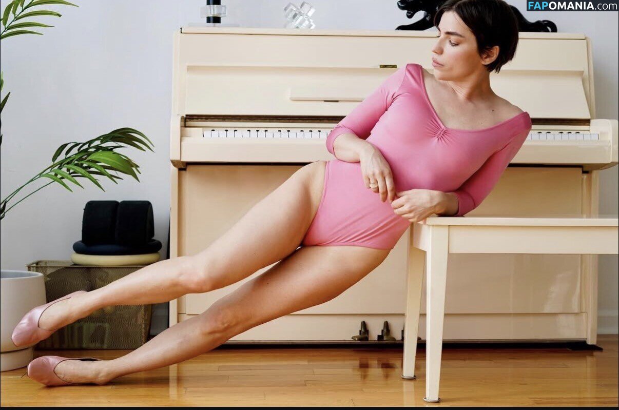 Angela Trimbur / angelatrimbur / angelatrimburdance Nu OnlyFans  Photo fuitée #25