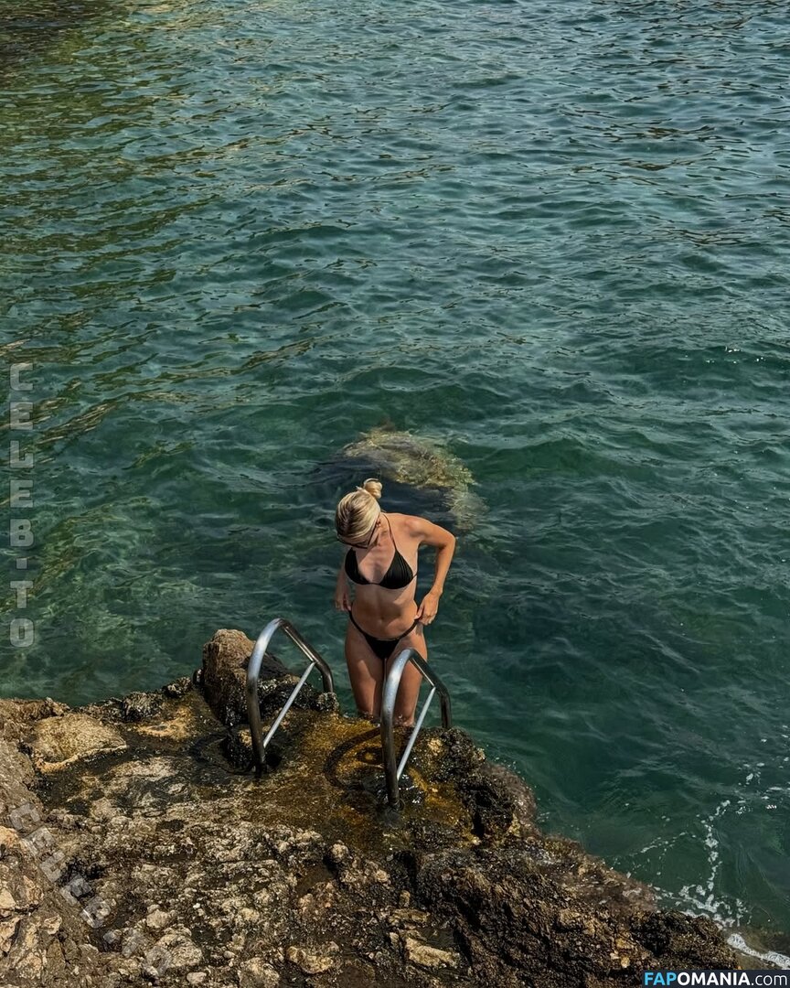 Anna Seidel / annaseidelshorttrack / darkredgrape Nu OnlyFans  Photo fuitée #8
