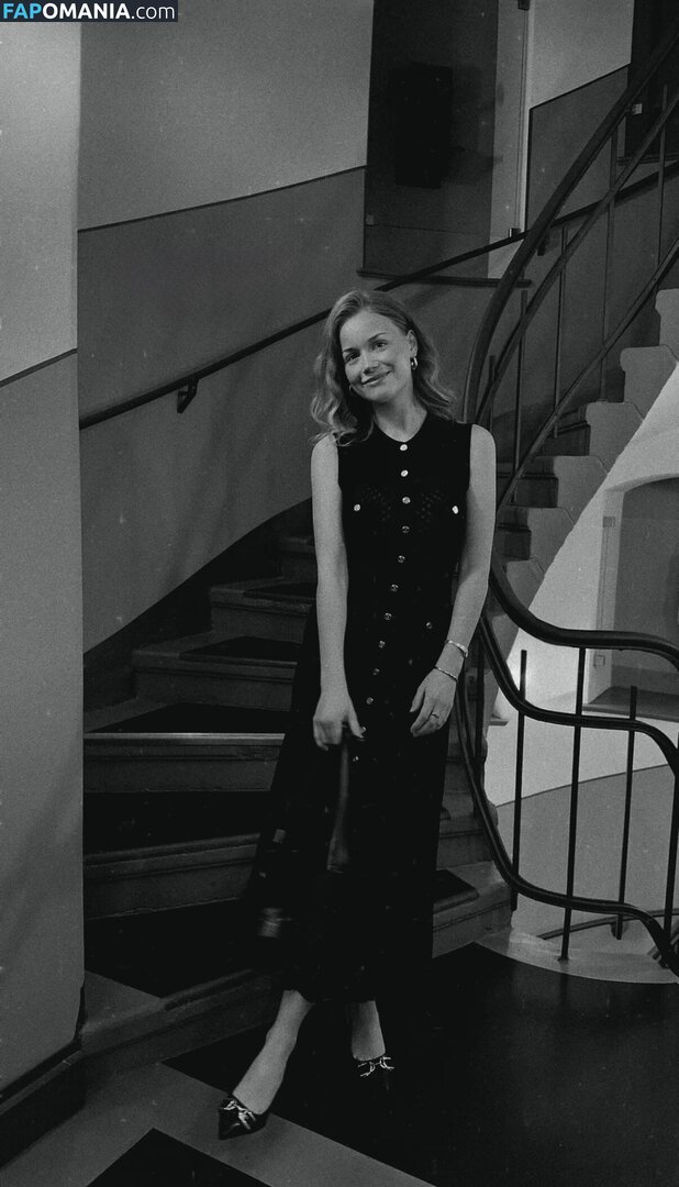 Aurelia Heinz / annaaaurelia / relianana Nu OnlyFans  Photo fuitée #1