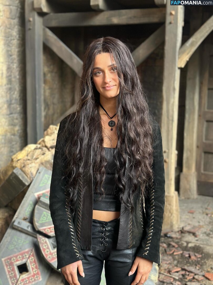 Anya Chalotra / anyachalotra Nu OnlyFans  Photo fuitée #4