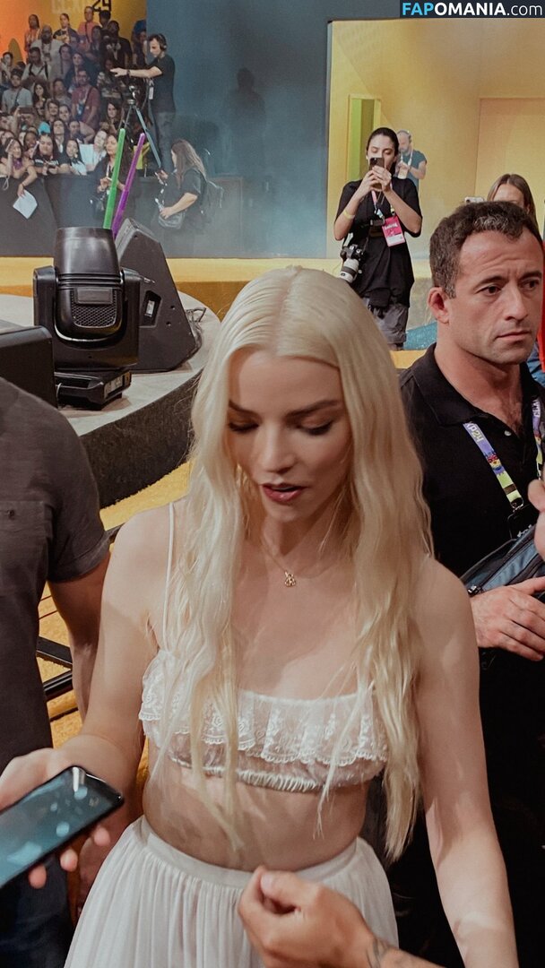 Anya Taylor-Joy / anyataylorjoy / taylorjoyvip Nu OnlyFans  Photo fuitée #2069