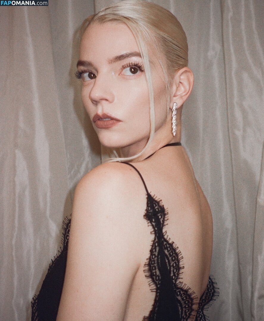 Anya Taylor-Joy / anyataylorjoy / taylorjoyvip Nu OnlyFans  Photo fuitée #2115