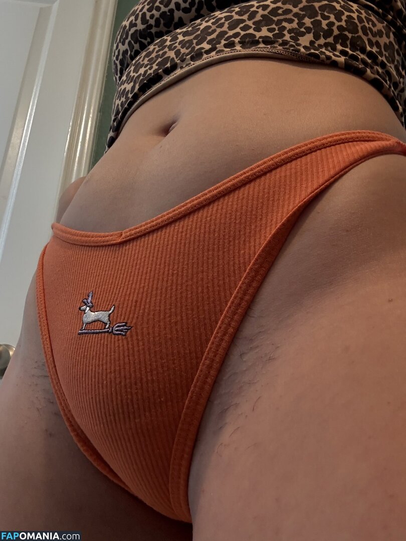 AraTheHotwife Nu OnlyFans  Photo fuitée #5