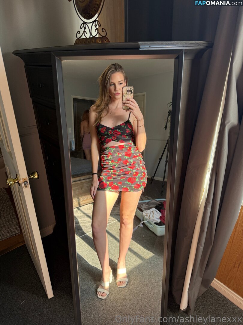 Ashley Lane / ashleylanexxx / priebusss Nu OnlyFans  Photo fuitée #1137