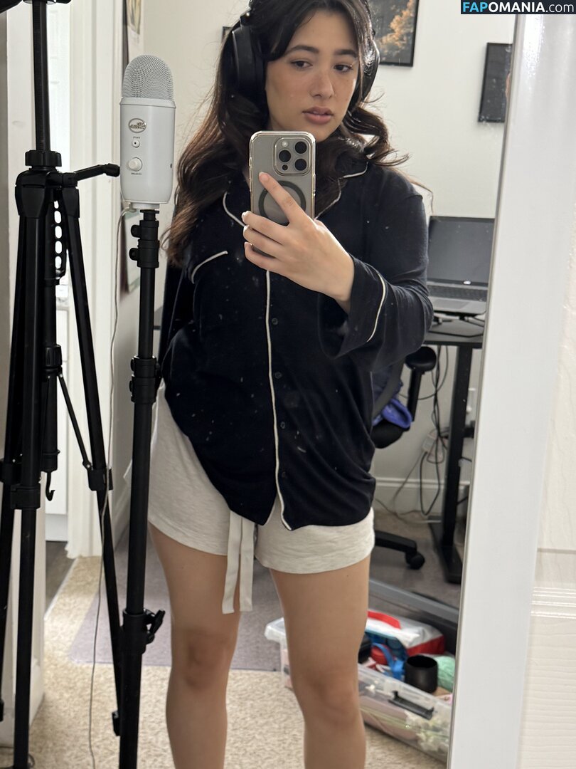 ASMR Viella / asmrvillafam / u150858621 Nu OnlyFans  Photo fuitée #2