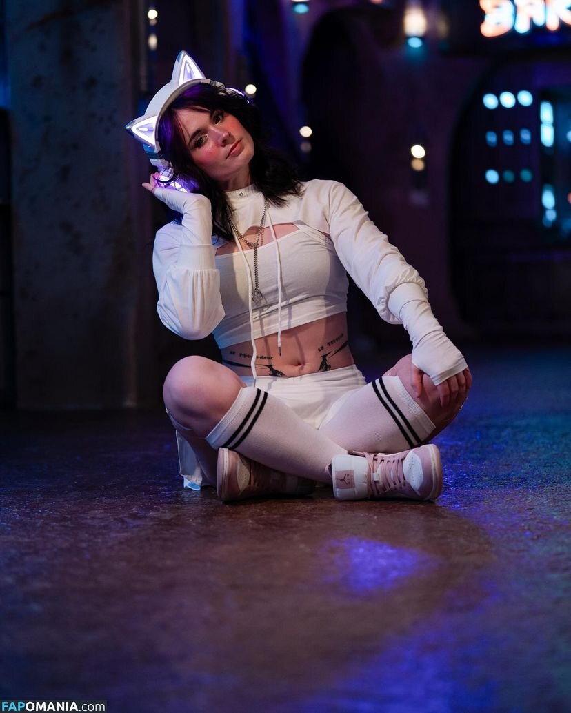 Athena Grimes / athena.cos / pinkemilki Nu OnlyFans  Photo fuitée #43
