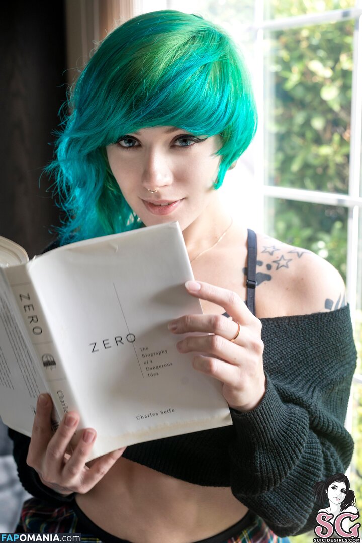 Athena Grimes Nu OnlyFans  Photo fuitée #1