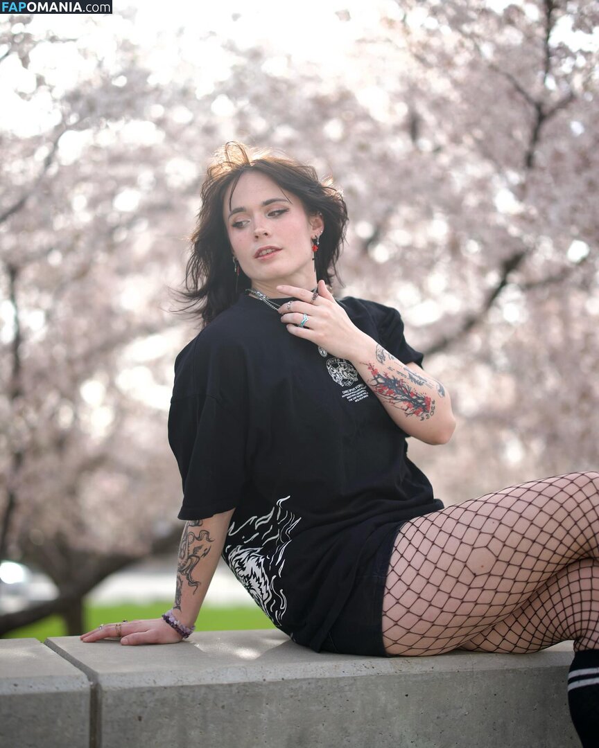 Athena Grimes / athena.grimes_ / athena__grimes / athena_grimes / athenagrimes Nu OnlyFans  Photo fuitée #8