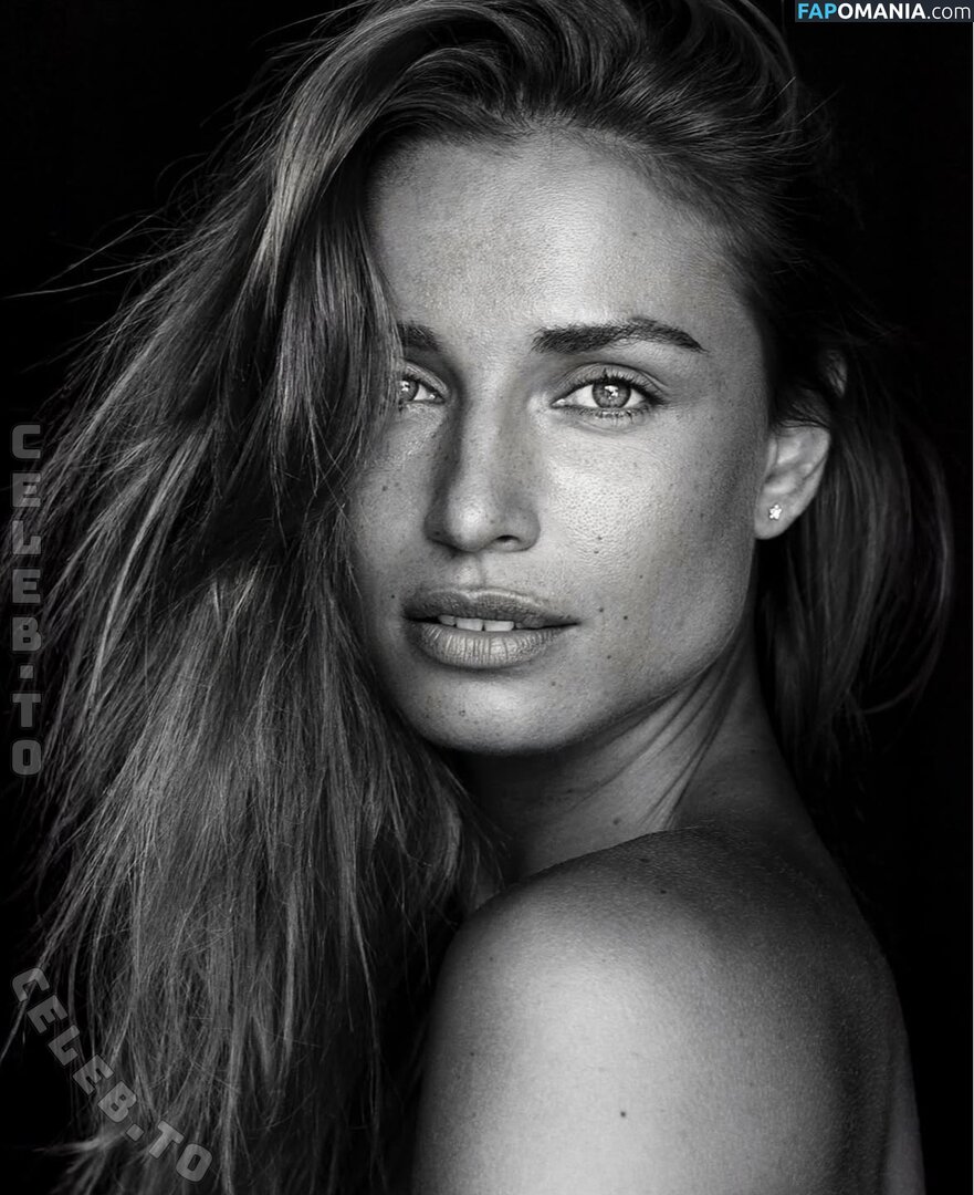 Aude-Jane Deville / audejanedeville / audejanedvll Nu OnlyFans  Photo fuitée #3