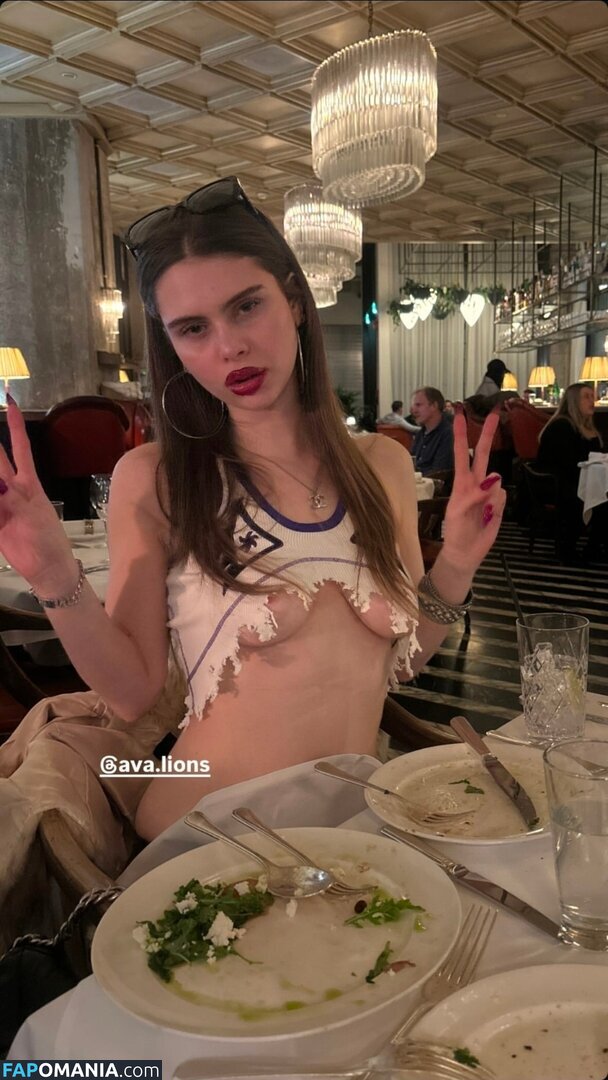 ava.lions / manictrapqueen Nu OnlyFans  Photo fuitée #1