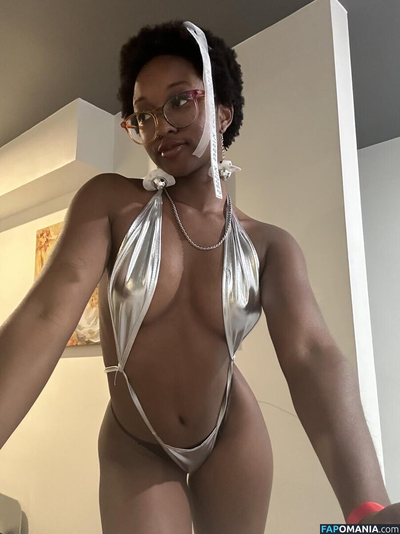 Ava V Marie Nu OnlyFans  Photo fuitée #4