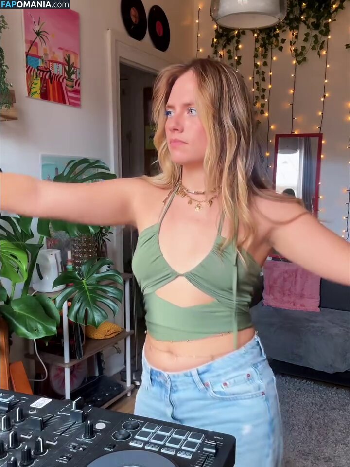 Axelle Maga / axelle.maga Nu OnlyFans  Photo fuitée #1