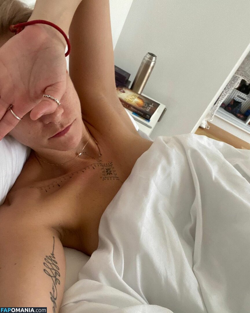 Axellepeach_ / axellepeach Nu OnlyFans  Photo fuitée #1