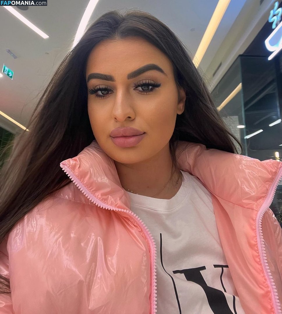 _b_miruna / k.miruu Nu OnlyFans  Photo fuitée #4