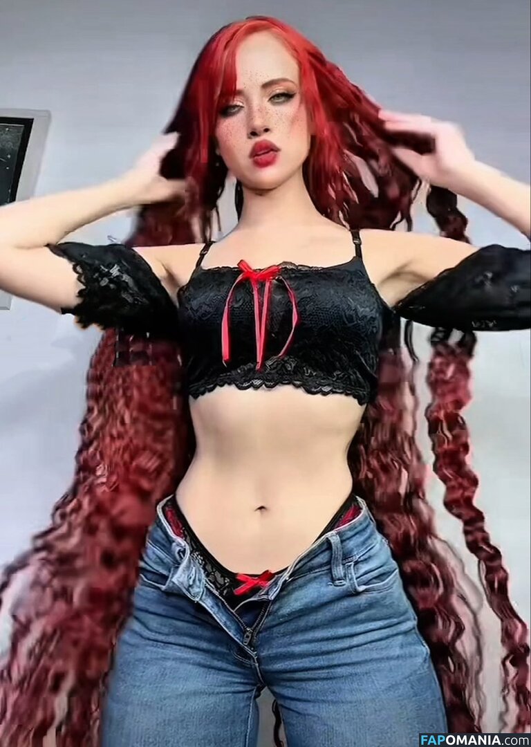 Bella Dueñas Nu OnlyFans  Photo fuitée #1