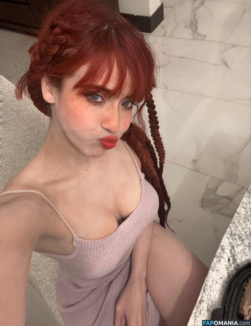 Bella Dueñas Nu OnlyFans  Photo fuitée #2