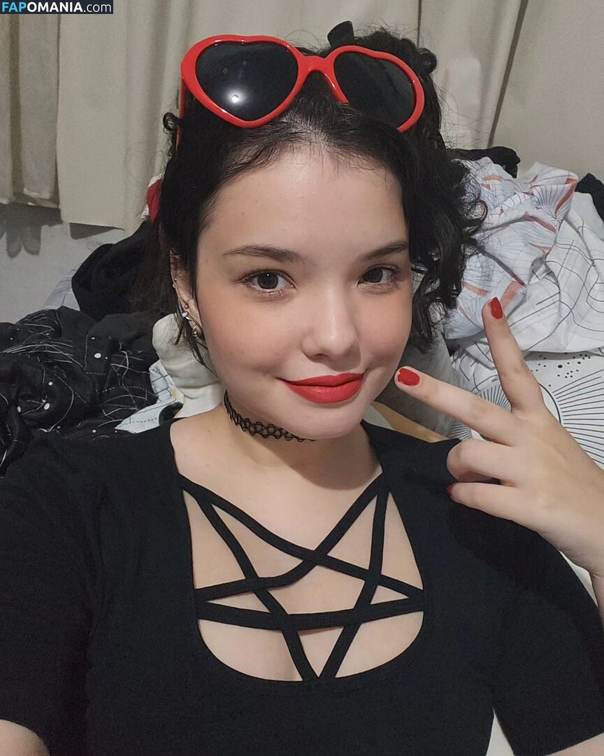 bellaplays / bellaplaysofficial Nu OnlyFans  Photo fuitée #1