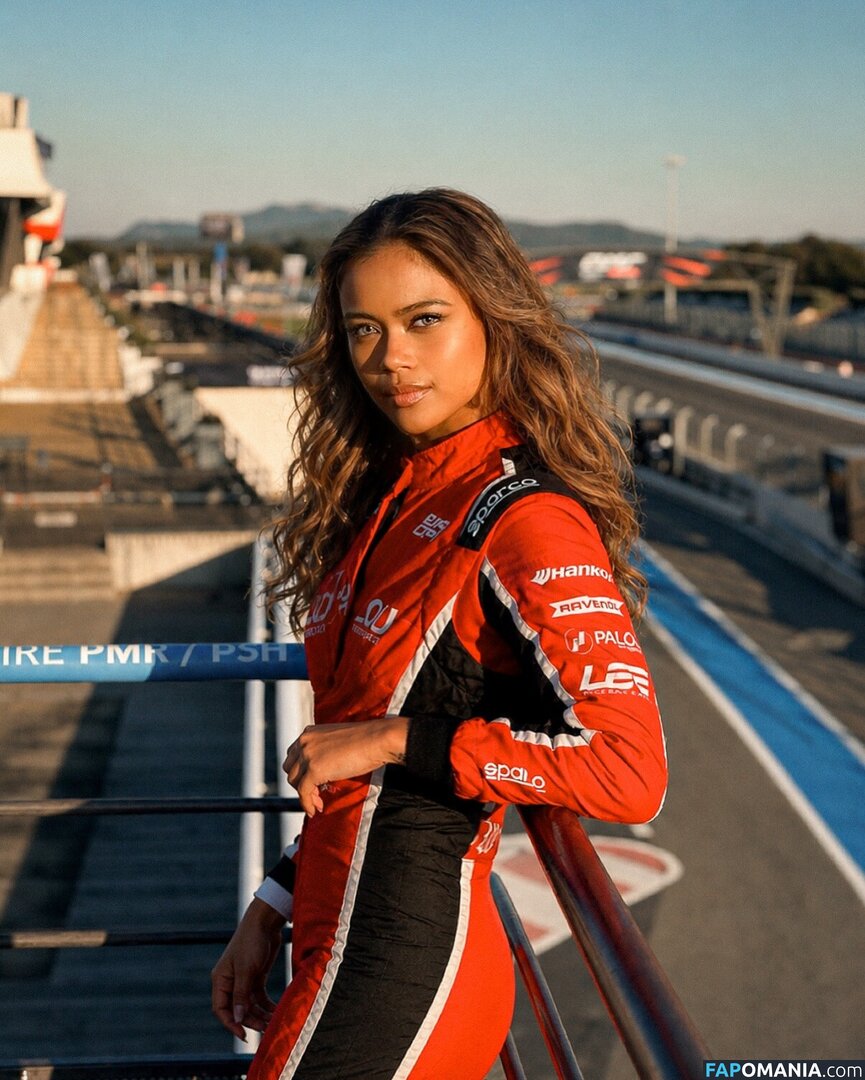 Bianca Bustamante / https: / racerbia Nu OnlyFans  Photo fuitée #34