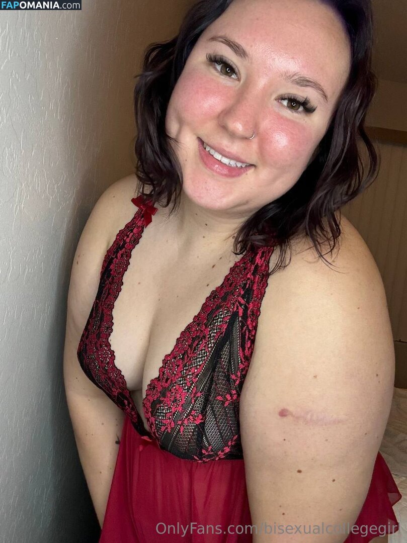 bisexualcollegegirl / rubitout Nu OnlyFans  Photo fuitée #12