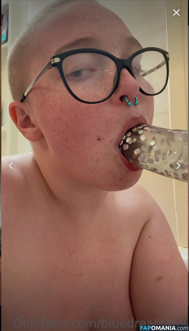 Blue Dreamz / Blueberry Crush / blue_dreamzzzzz Nu OnlyFans  Photo fuitée #1