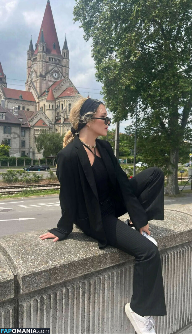 Brec Bassinger / brecbassinger Nu OnlyFans  Photo fuitée #15