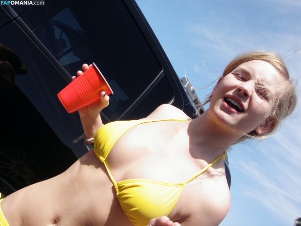 Britt Robertson Nu Photo fuitée #15