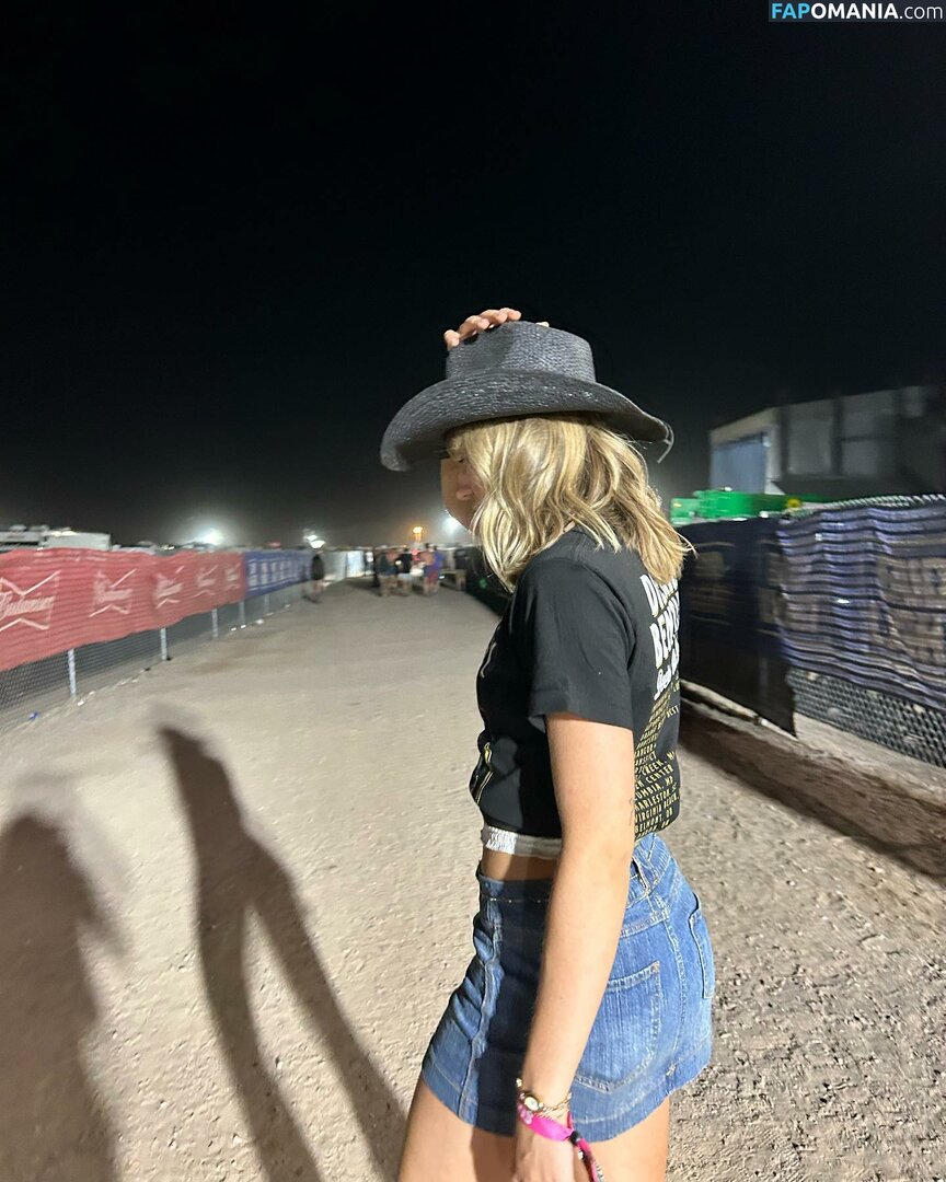 Brynn Rumfallo / brynnrumfallo Nu OnlyFans  Photo fuitée #197