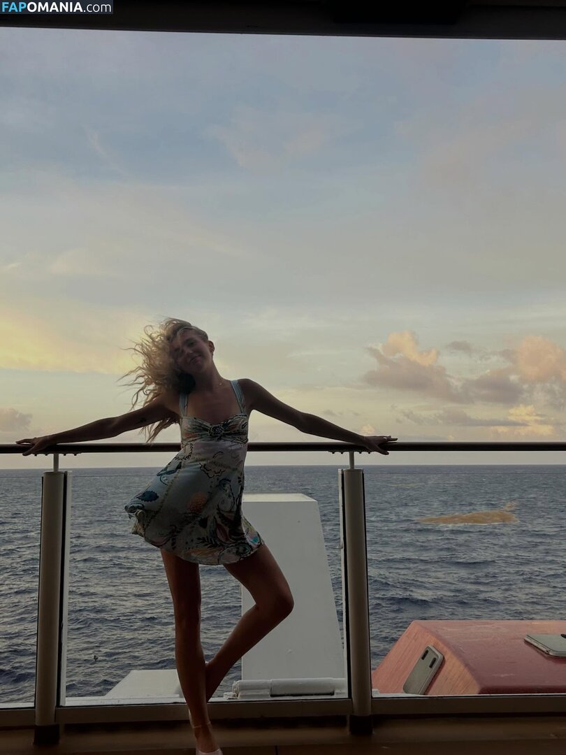 Brynn Rumfallo / brynnrumfallo Nu OnlyFans  Photo fuitée #246