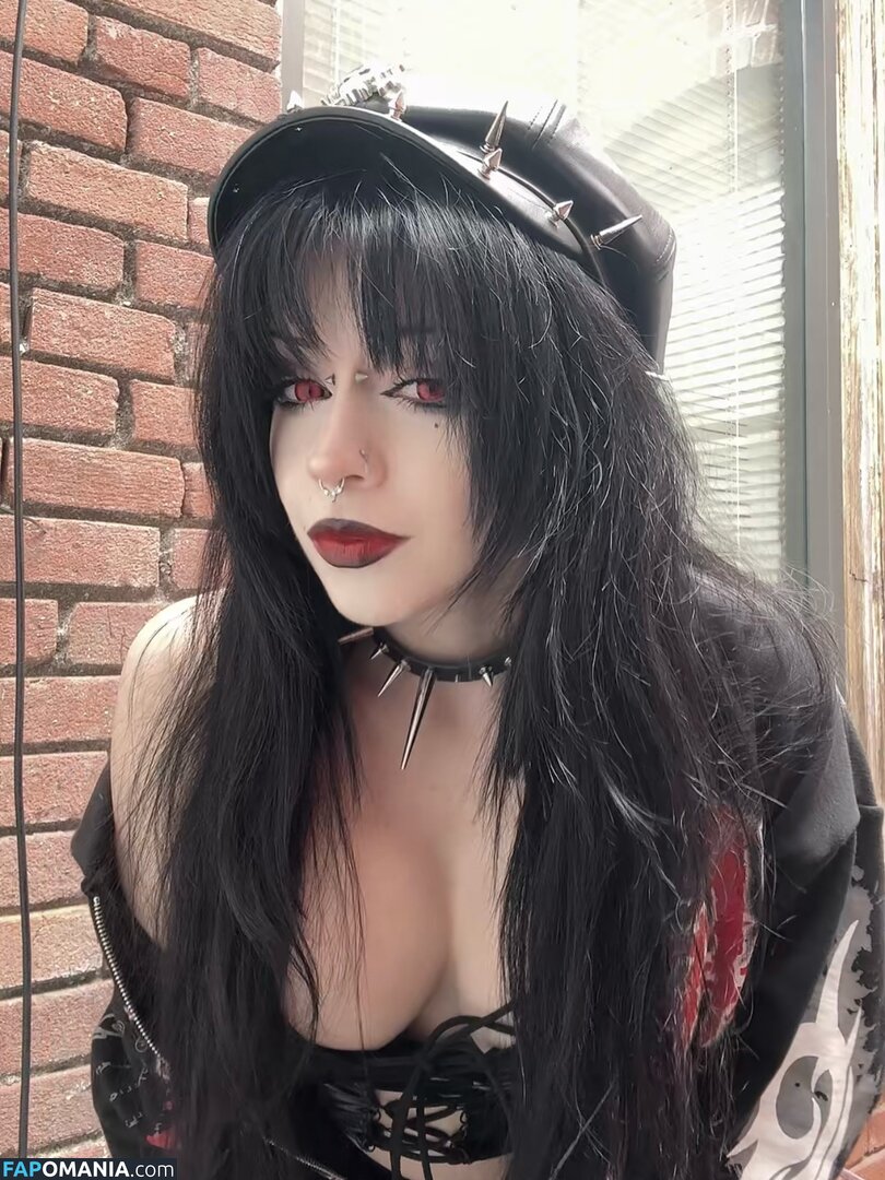 buffgothmom / xohmygoth Nu OnlyFans  Photo fuitée #10