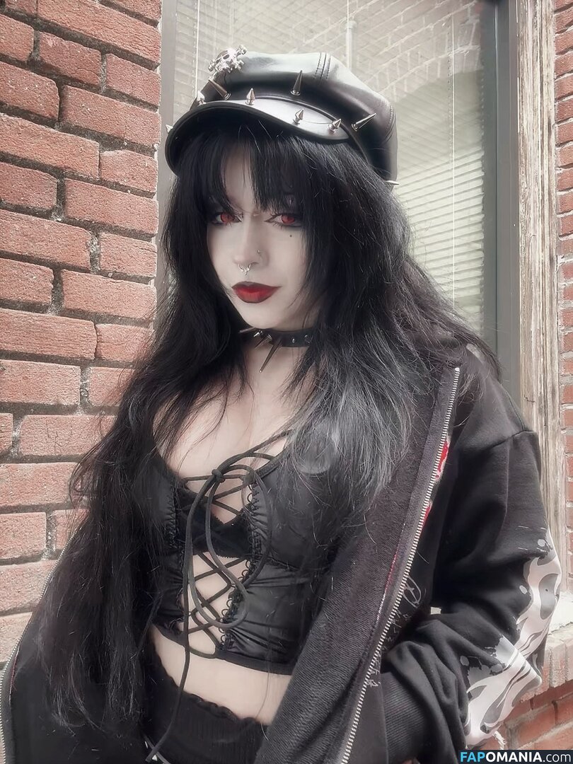 buffgothmom / xohmygoth Nu OnlyFans  Photo fuitée #14