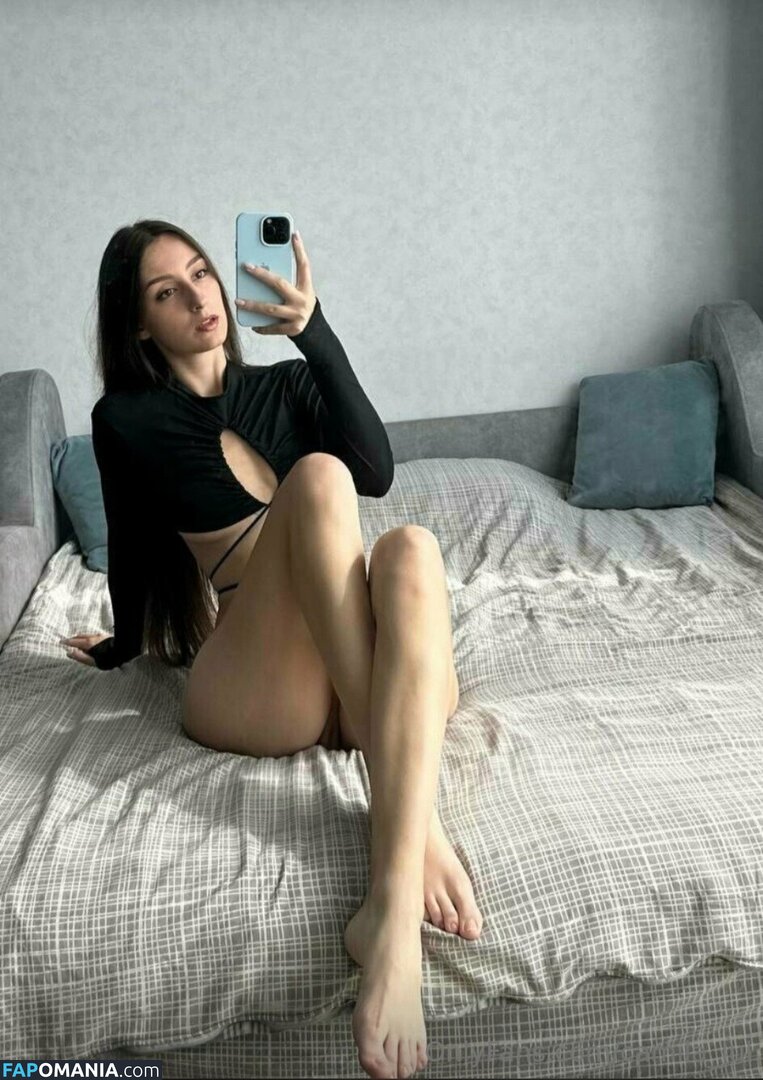 camila_lul / lilya_69 Nu OnlyFans  Photo fuitée #11