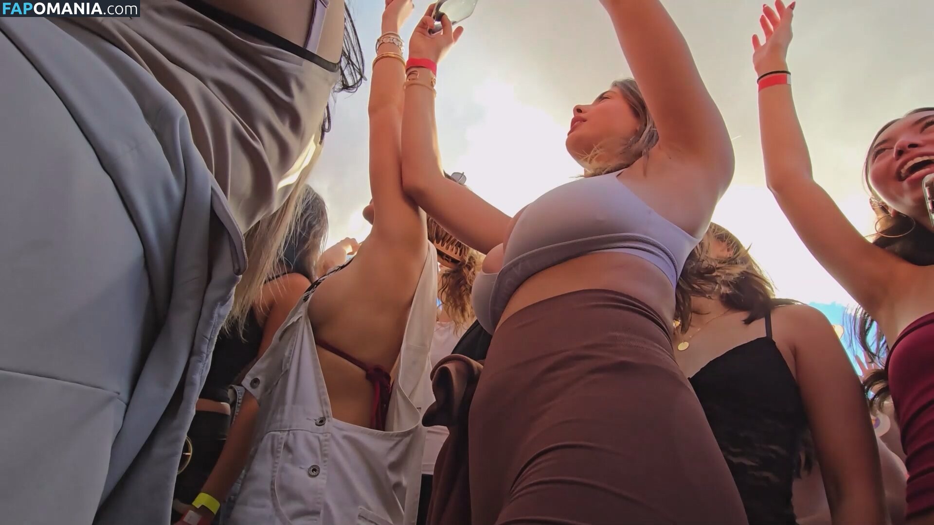 CANDID Boobs / bouncy / braless / cleavage / downblouse / jiggly Nu OnlyFans  Photo fuitée #3