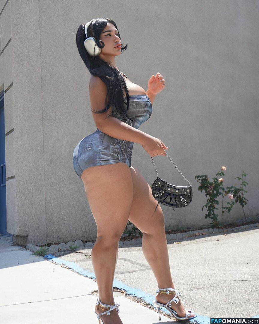 Carmela Habibi / carmelahabibi / carmellaxo / littlemisslibrarian Nu OnlyFans  Photo fuitée #46