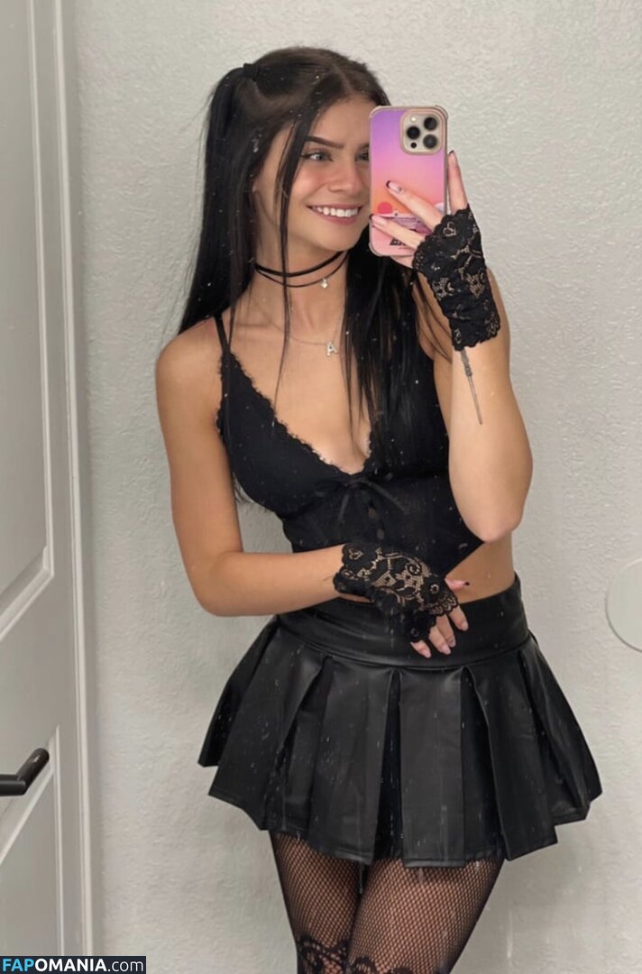 Cassiana Pozzi / cassianapozzi Nu OnlyFans  Photo fuitée #4