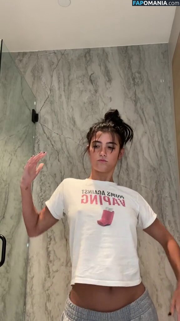 Charli D'Amelio / Charli Damelio / charlidamelio / charliesdamelio Nu OnlyFans  Photo fuitée #340